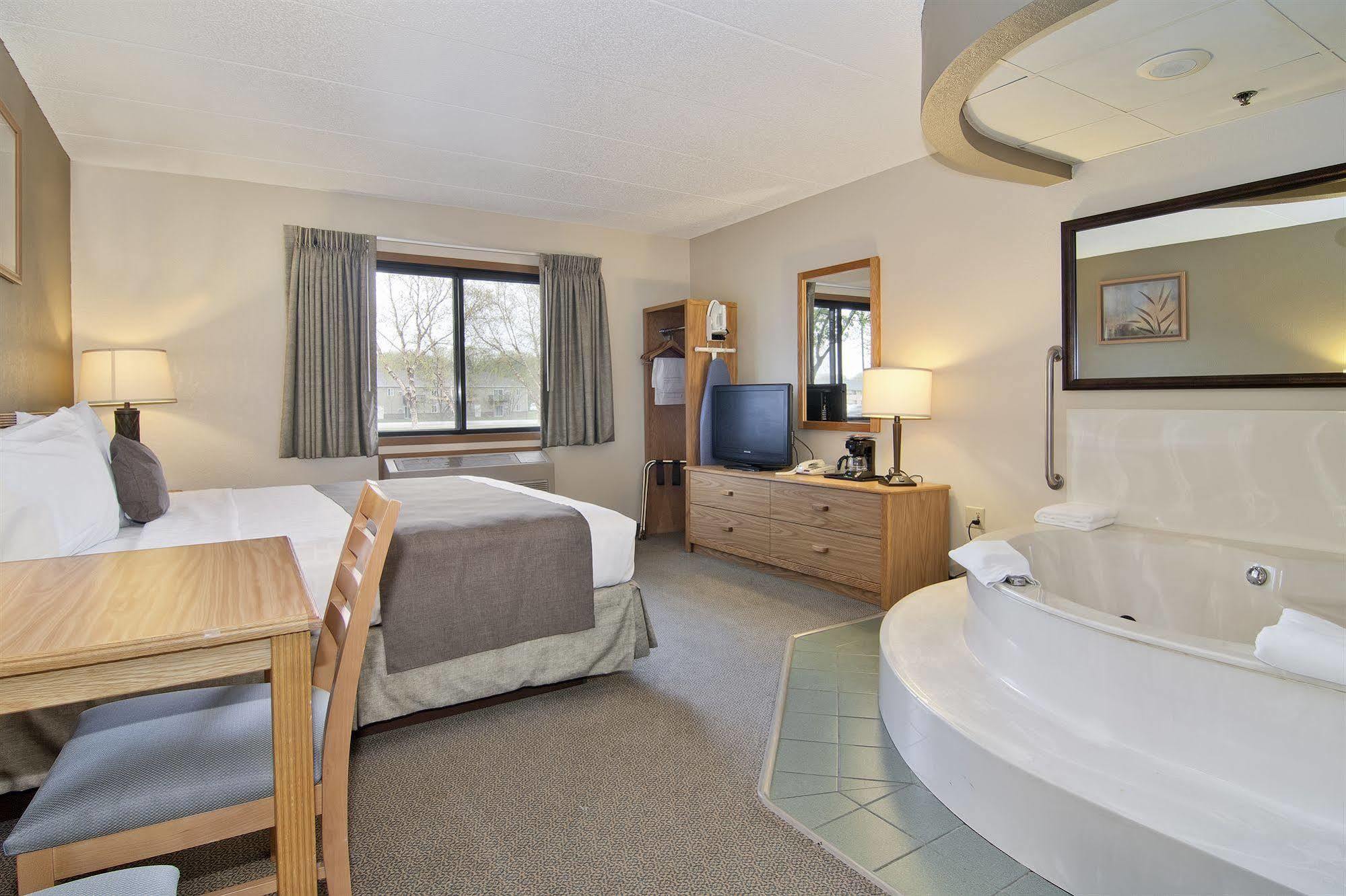 Boarders Inn & Suites By Cobblestone Hotels - Faribault Екстер'єр фото